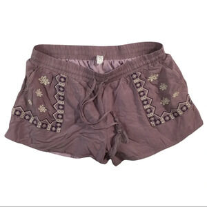BT199 L Love Embroidered Casual Rayon Shorts L